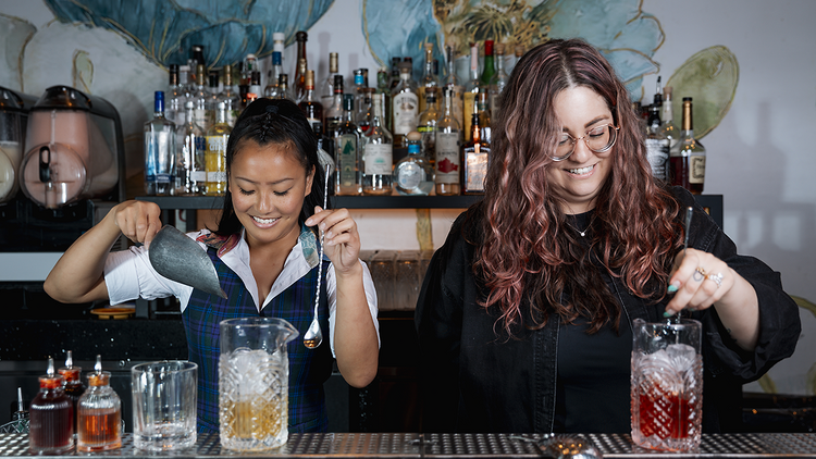 Bartenders making drinks (Swingers Crazy Golf)