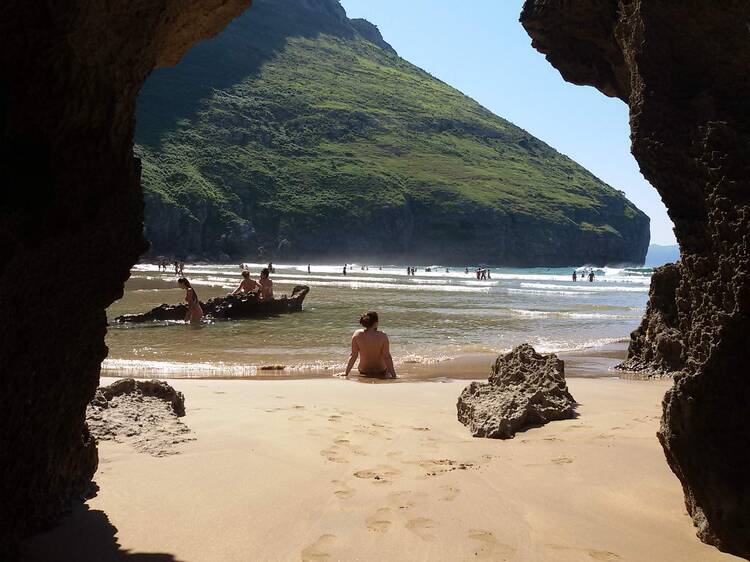Así son las 3 playas nudistas más recónditas de España: dónde disfrutar de un chapuzón en total libertad este verano
